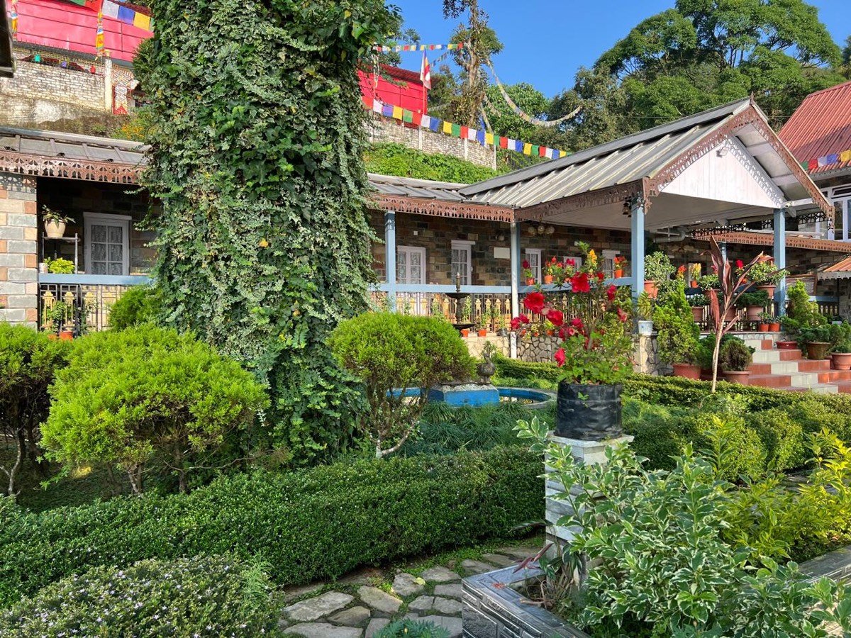 Garden and verandah of Saino Heritage Bungalow
