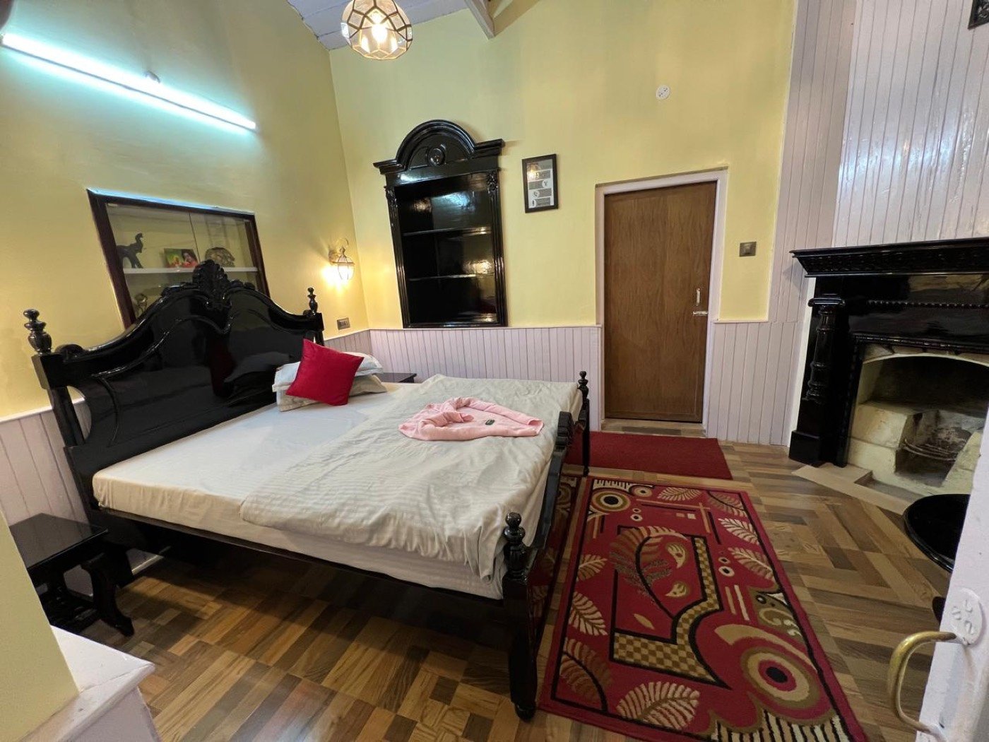 Spacious heritage guest room at Saino Heritage Bungalow, Takdah